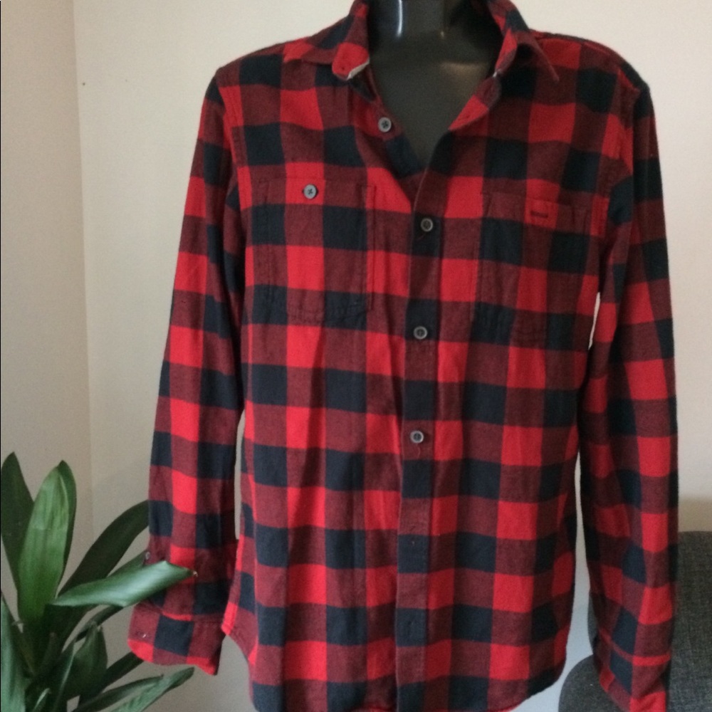 Men’s plaid button down